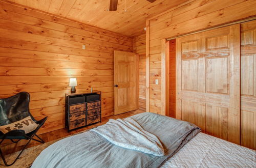 Foto 6 - Gorgeous & Secluded 3 BDR Cabin in Mineral Bluff