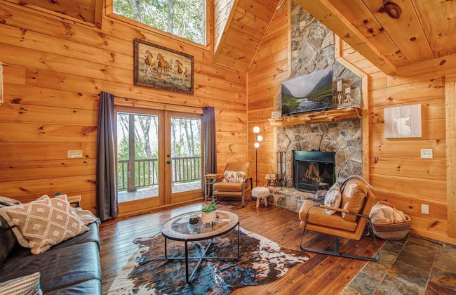 Gorgeous & Secluded 3 BDR Cabin in Mineral Bluff! - Photo 1