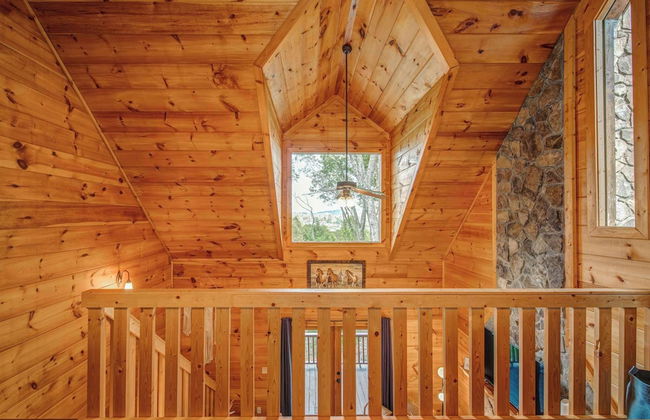 Gorgeous & Secluded 3 BDR Cabin in Mineral Bluff! - Photo 45