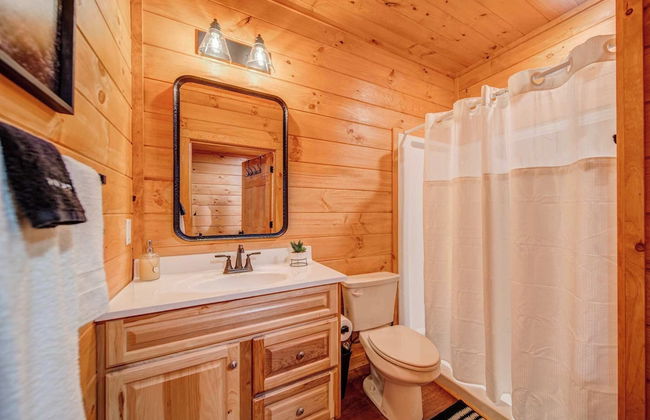 Gorgeous & Secluded 3 BDR Cabin in Mineral Bluff! - Photo 28