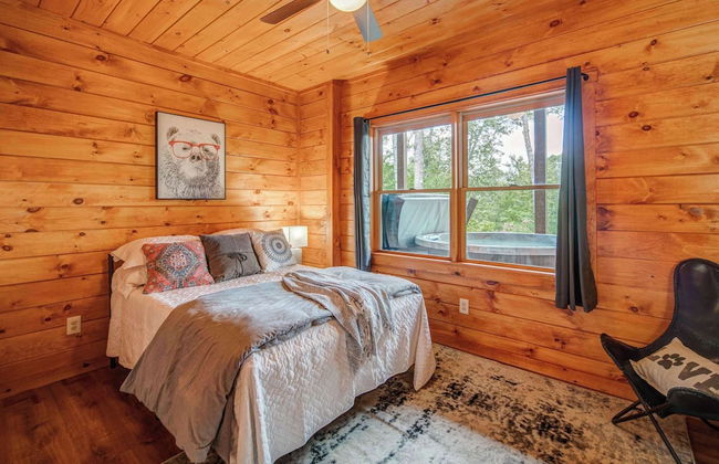 Gorgeous & Secluded 3 BDR Cabin in Mineral Bluff! - Photo 2