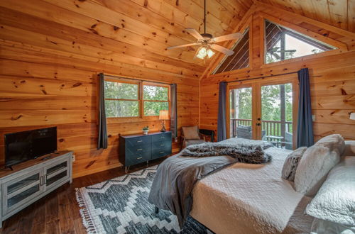 Foto 12 - Gorgeous & Secluded 3 BDR Cabin in Mineral Bluff