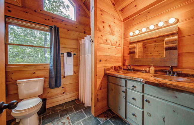 Gorgeous & Secluded 3 BDR Cabin in Mineral Bluff! - Photo 26