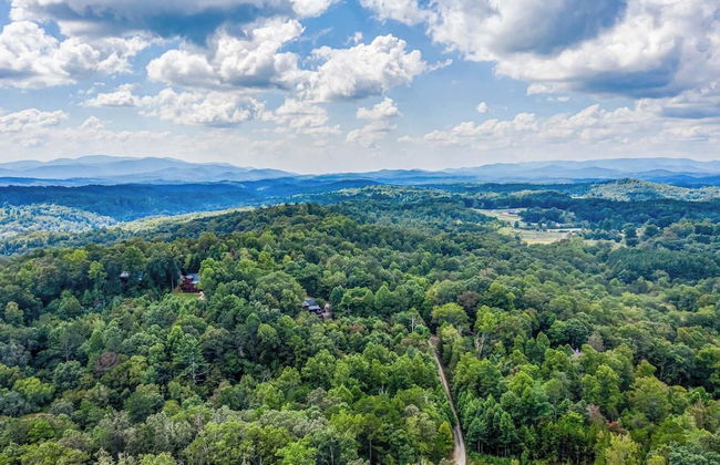 Gorgeous & Secluded 3 BDR Cabin in Mineral Bluff! - Photo 36