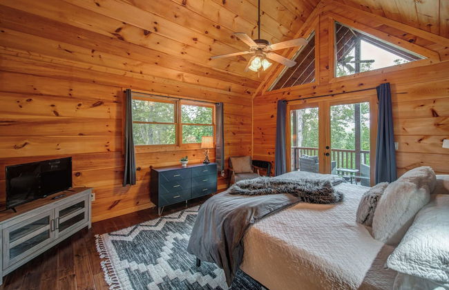 Gorgeous & Secluded 3 BDR Cabin in Mineral Bluff! - Photo 9