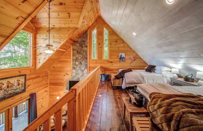 Gorgeous & Secluded 3 BDR Cabin in Mineral Bluff! - Photo 4