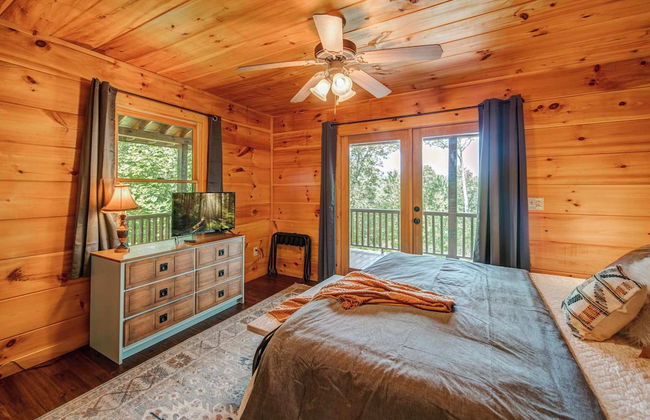 Gorgeous & Secluded 3 BDR Cabin in Mineral Bluff! - Photo 12