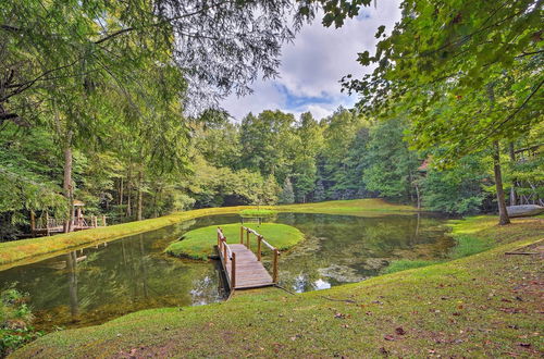 Foto 18 - Quaint Dahlonega Cabin w/ Cavenders Creek Access