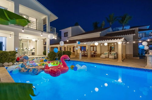 Foto 80 - Beachfront 7BR Villa with Pool & Maid