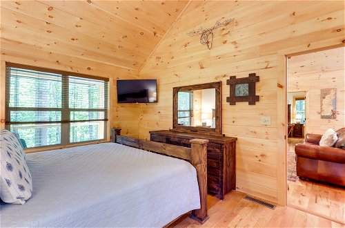 Foto 21 - Blue Ridge Mountains Cabin w/ Hot Tub & Game Room