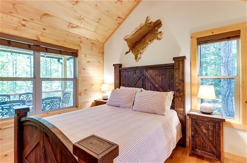 Foto 11 - Blue Ridge Mountains Cabin w/ Hot Tub & Game Room