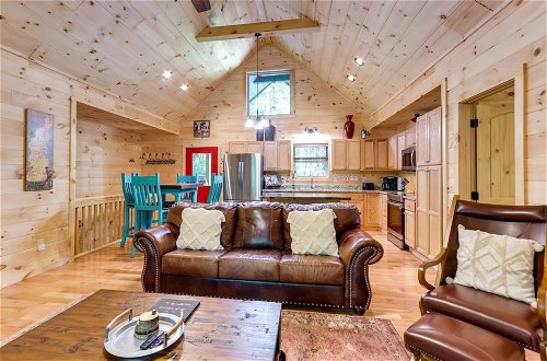 Foto 7 - Blue Ridge Mountains Cabin w/ Hot Tub & Game Room