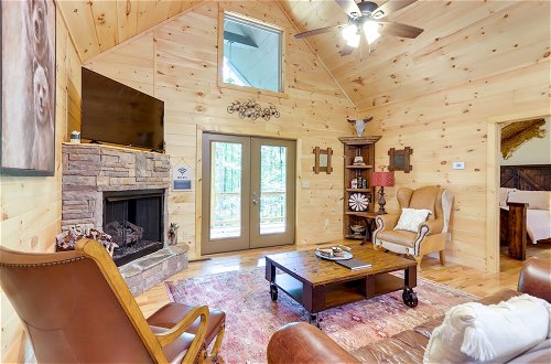 Foto 3 - Blue Ridge Mountains Cabin w/ Hot Tub & Game Room