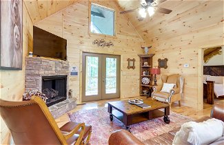 Foto 3 - Blue Ridge Mountains Cabin w/ Hot Tub & Game Room