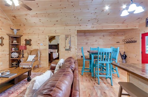 Foto 27 - Blue Ridge Mountains Cabin w/ Hot Tub & Game Room