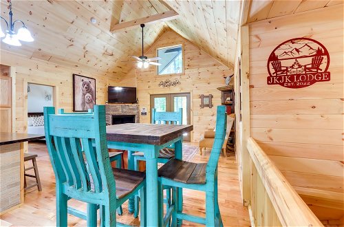 Foto 29 - Blue Ridge Mountains Cabin w/ Hot Tub & Game Room