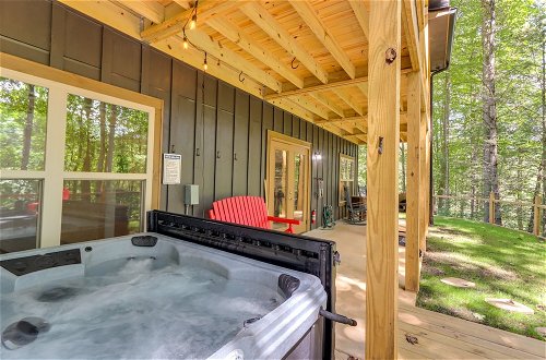 Foto 10 - Blue Ridge Mountains Cabin w/ Hot Tub & Game Room