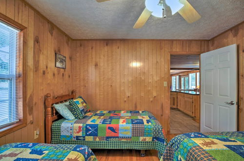 Foto 4 - Pet-friendly Toccoa Home w/ Deck + Lake Access