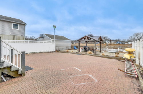 Photo 14 - Bright Milford Beach House w/ Outdoor Shower