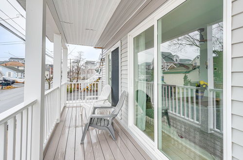 Foto 32 - Bright Milford Beach House w/ Outdoor Shower