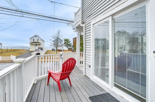 Foto 6 - Bright Milford Beach House w/ Outdoor Shower