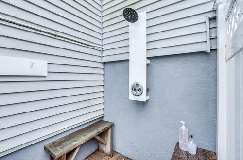 Photo 16 - Bright Milford Beach House w/ Outdoor Shower