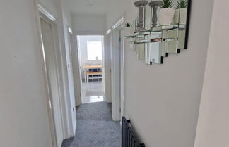 Foto 1 - Captivating 2-bed Apartment in Tenby