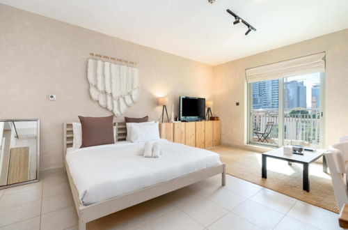 Foto 1 - Stylish Studio Apartment w/ Patio, Downtown Dubai