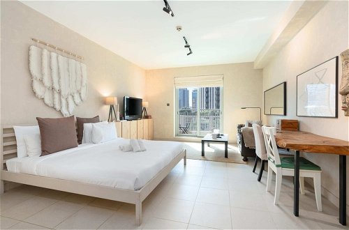 Photo 5 - Stylish Studio Apartment w/ Patio, Downtown Dubai