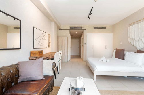 Photo 6 - Stylish Studio Apartment w/ Patio, Downtown Dubai