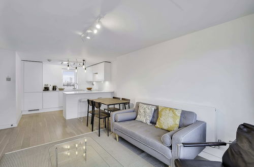 Photo 14 - Bright and Spacious Belgravia Apartment