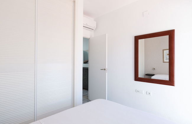 Artola in Marbella With 4 Bedrooms and 3 Bathrooms - Photo 19