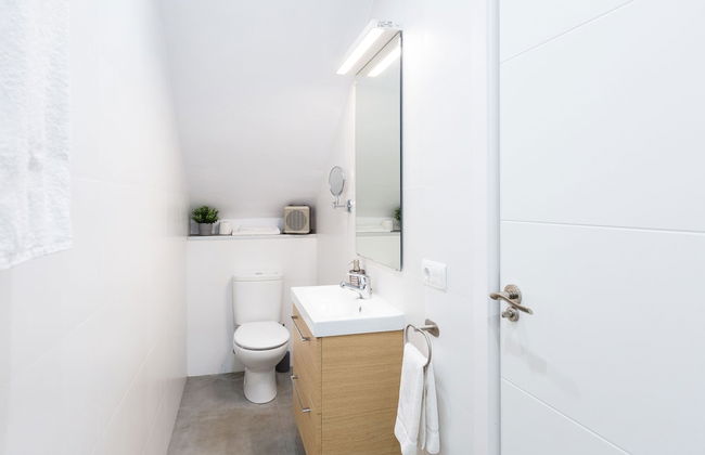 Artola in Marbella With 4 Bedrooms and 3 Bathrooms - Photo 31