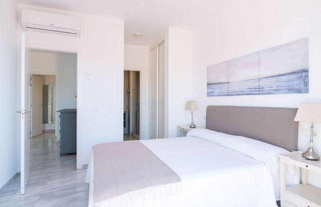 Artola in Marbella With 4 Bedrooms and 3 Bathrooms - Photo 13
