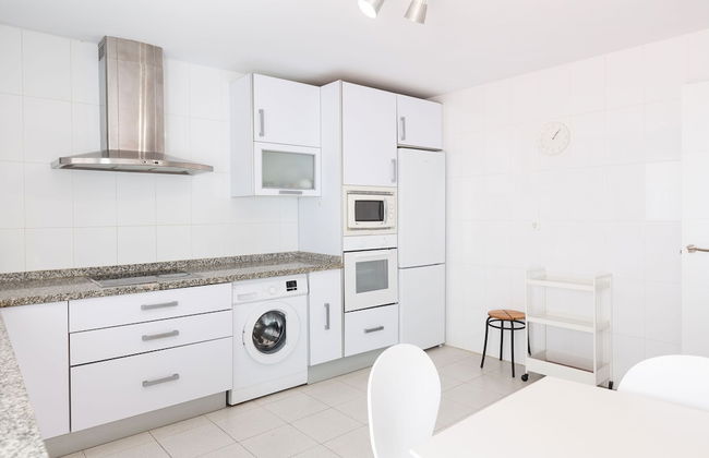 Artola in Marbella With 4 Bedrooms and 3 Bathrooms - Photo 11
