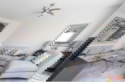 Foto 8 - Artola in Marbella With 4 Bedrooms and 3 Bathrooms