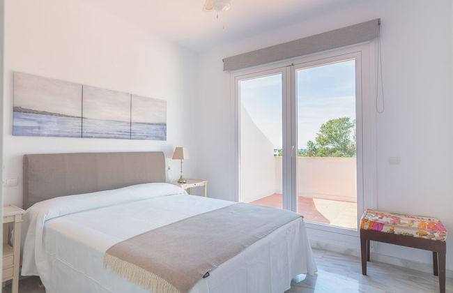 Artola in Marbella With 4 Bedrooms and 3 Bathrooms - Photo 15