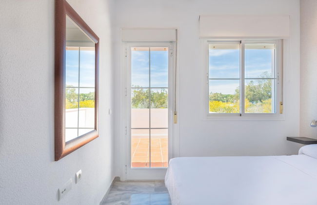Artola in Marbella With 4 Bedrooms and 3 Bathrooms - Photo 20