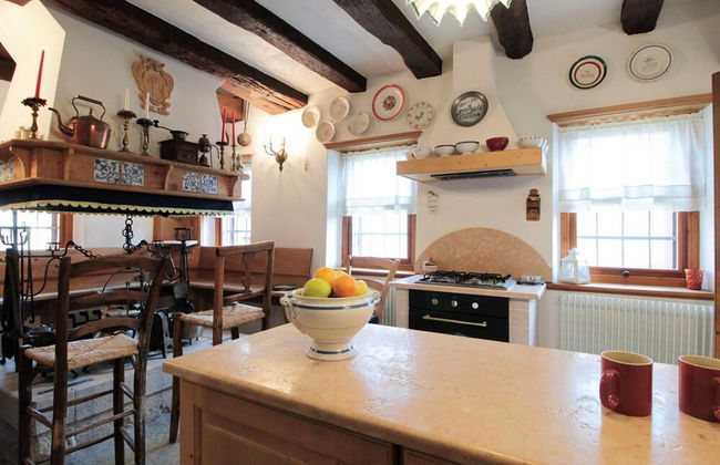 Charming Alpine Retreat for 9 - Photo 10