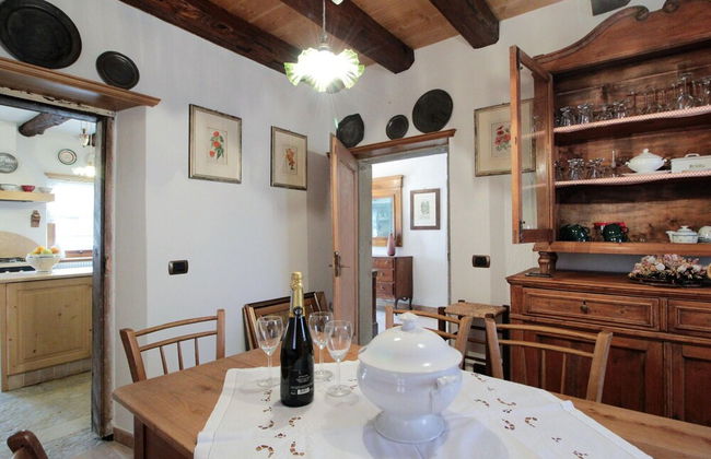 Charming Alpine Retreat for 9 - Photo 8