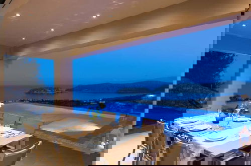 Foto 1 - Sea View 3 Bedroom Villa Close to the Beach
