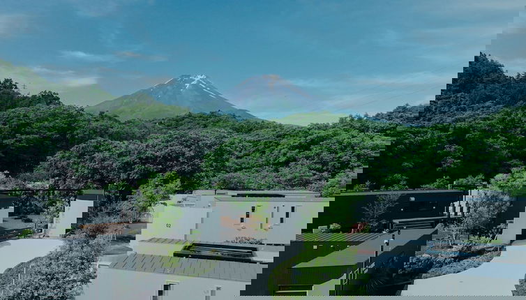 Photo 1 - BLANC FUJI