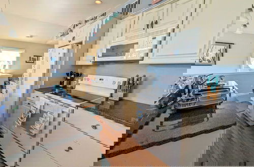 Foto 4 - Waves 'n Wooder by Avantstay Swimspa + Game Room, Walk to Beach
