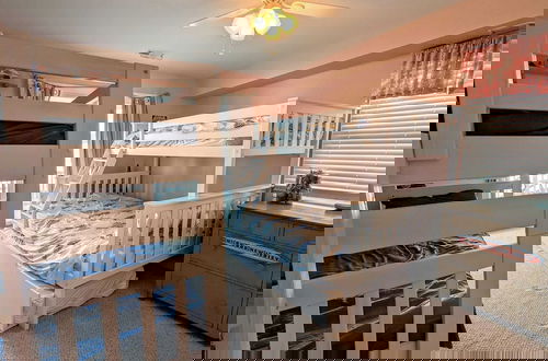 Foto 2 - Waves 'n Wooder by Avantstay Swimspa + Game Room, Walk to Beach
