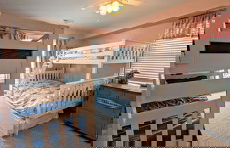 Foto 2 - Waves 'n Wooder by Avantstay Swimspa + Game Room, Walk to Beach