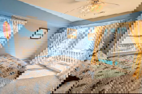 Foto 3 - Waves 'n Wooder by Avantstay Swimspa + Game Room, Walk to Beach
