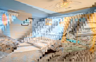 Foto 3 - Waves 'n Wooder by Avantstay Swimspa + Game Room, Walk to Beach