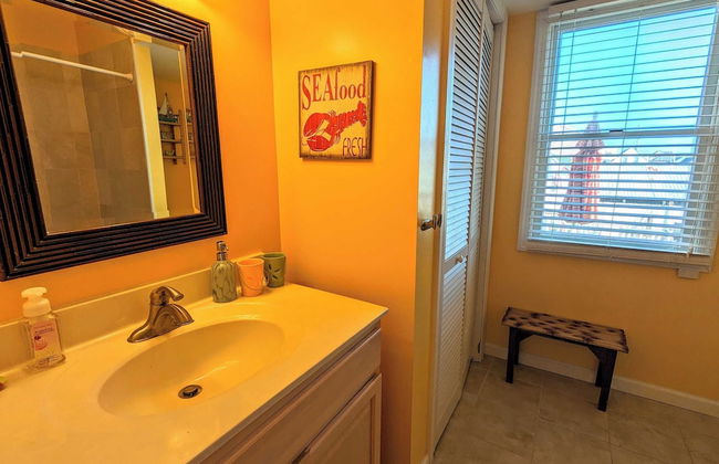 Waves 'n Wooder by Avantstay Swimspa + Game Room, Walk to Beach - Foto 32