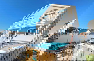 Foto 1 - Waves 'n Wooder by Avantstay Swimspa + Game Room, Walk to Beach