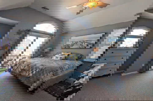 Foto 31 - Waves 'n Wooder by Avantstay Swimspa + Game Room, Walk to Beach
